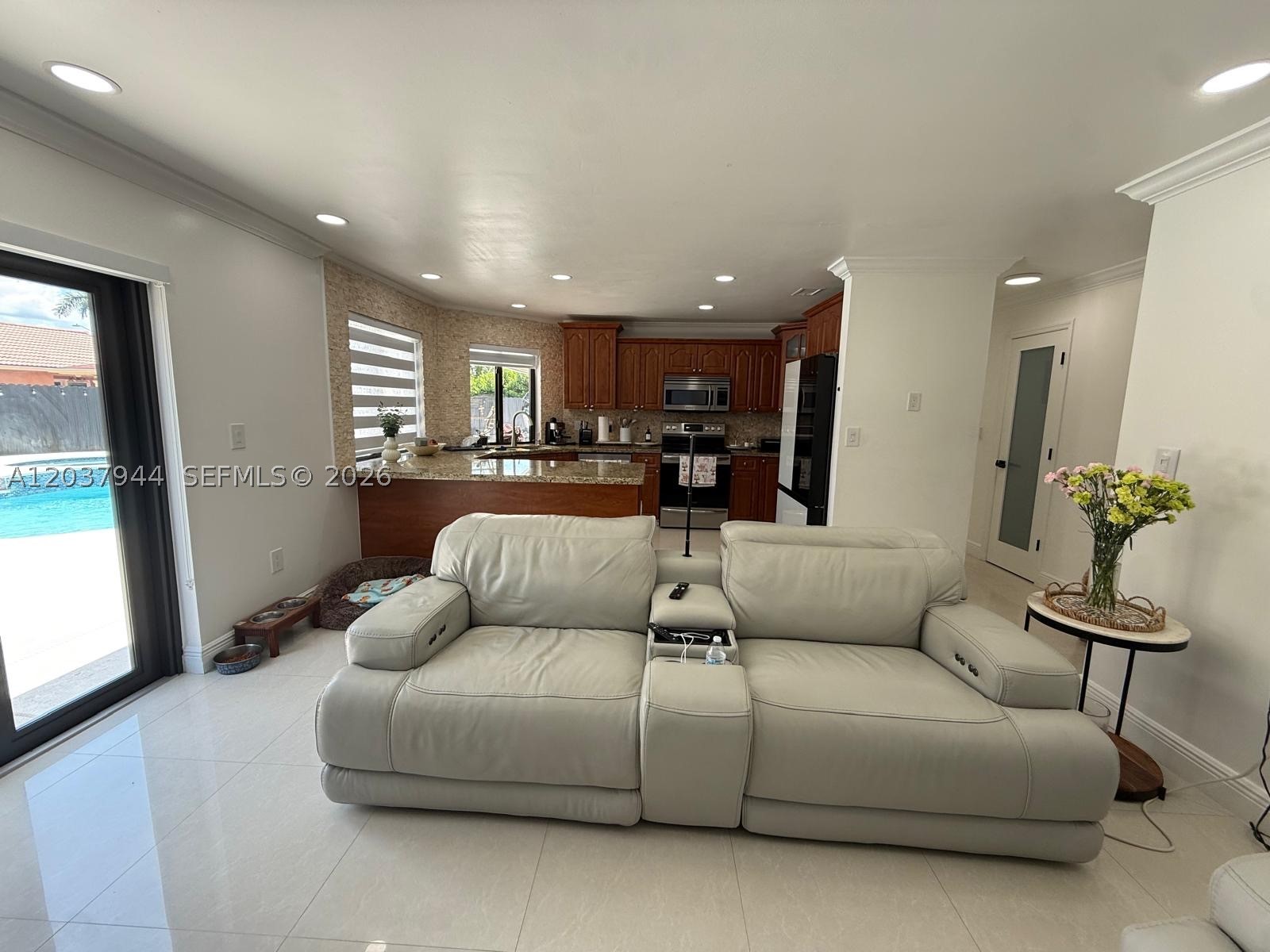 G B ESTATES - Residential