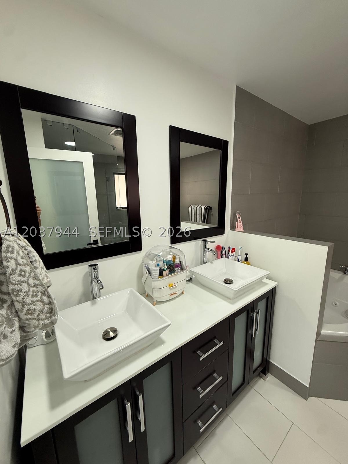 G B ESTATES - Residential