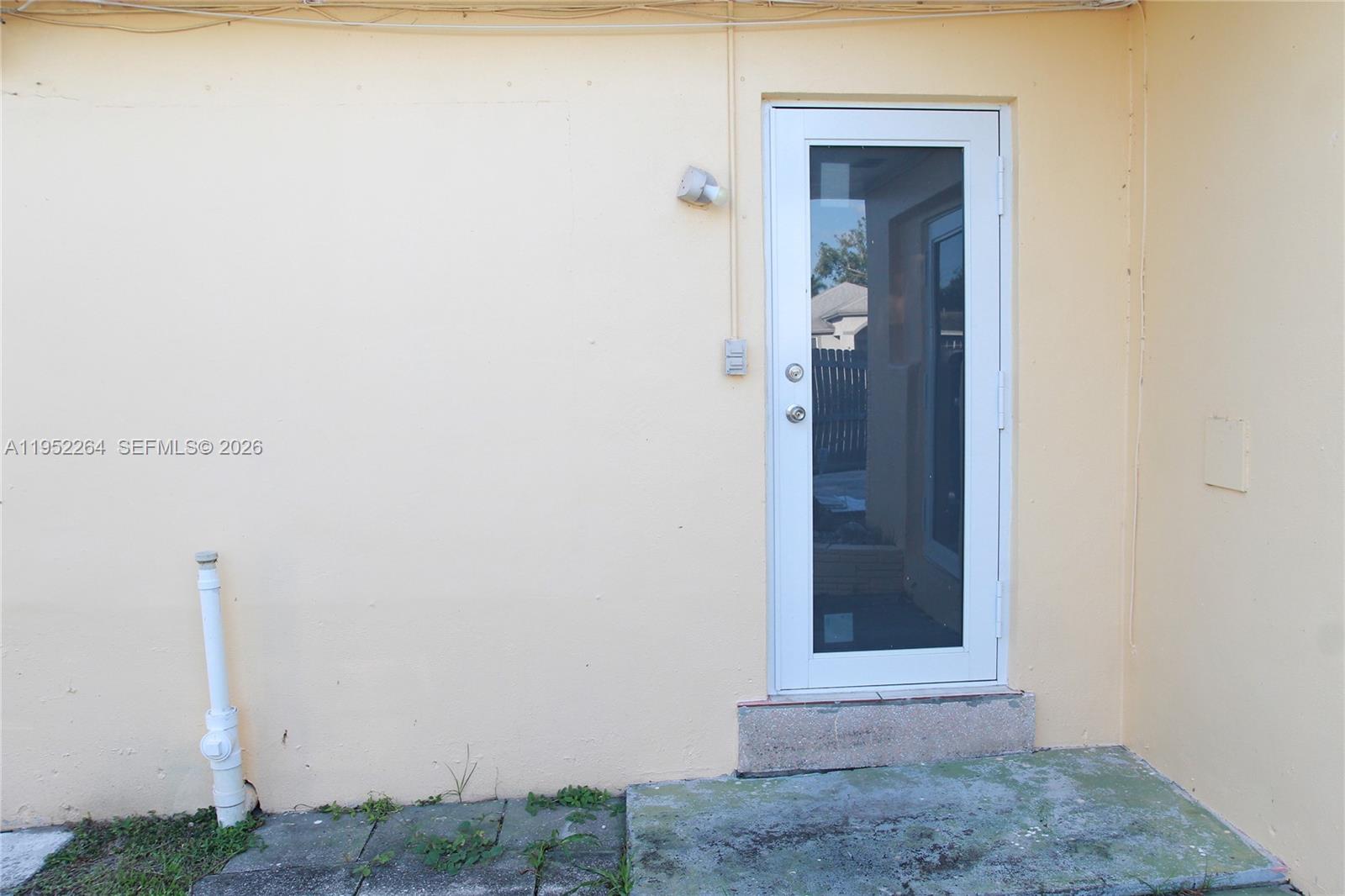 CAPRI VILLAS - Residential Lease