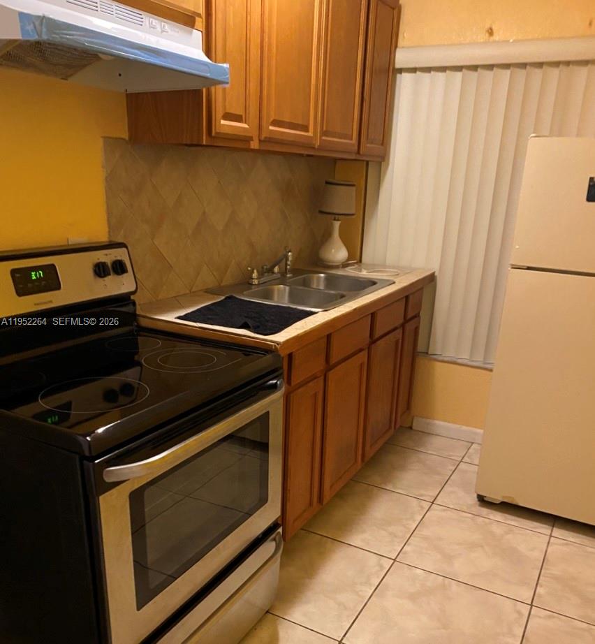 CAPRI VILLAS - Residential Lease