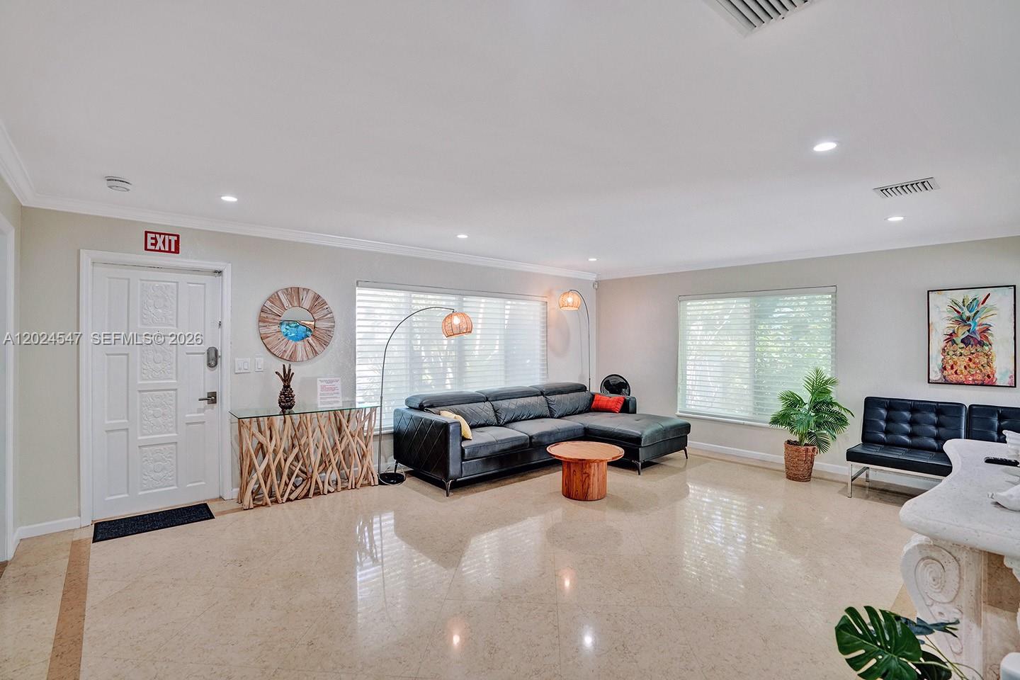 HOLLYWOOD LAKES SECTION - Residential Lease