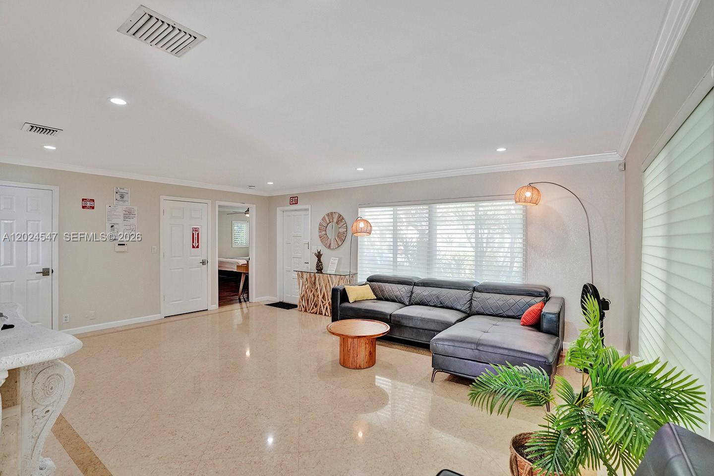 HOLLYWOOD LAKES SECTION - Residential Lease