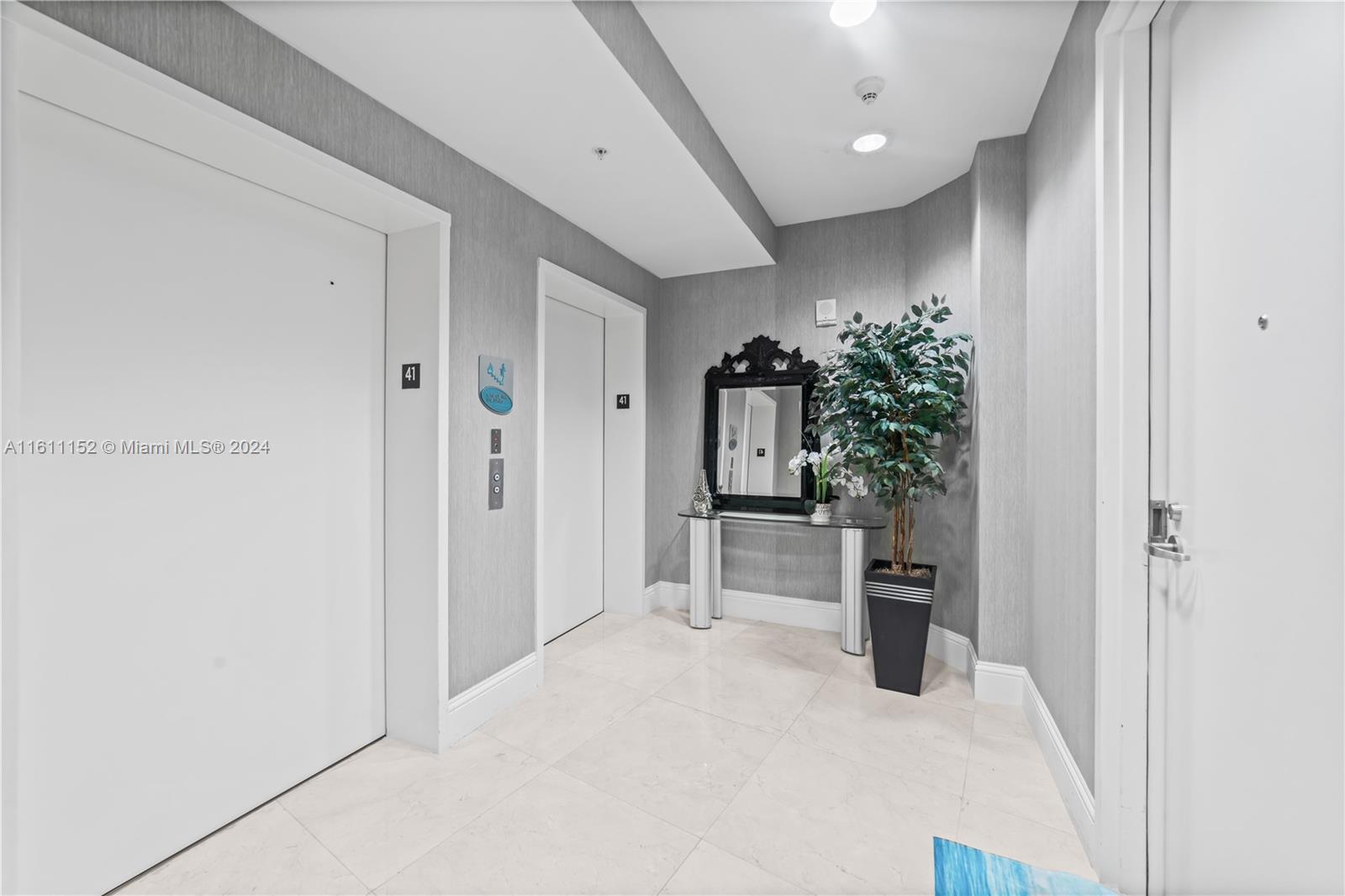 TRUMP ROYALE CONDO - Residential