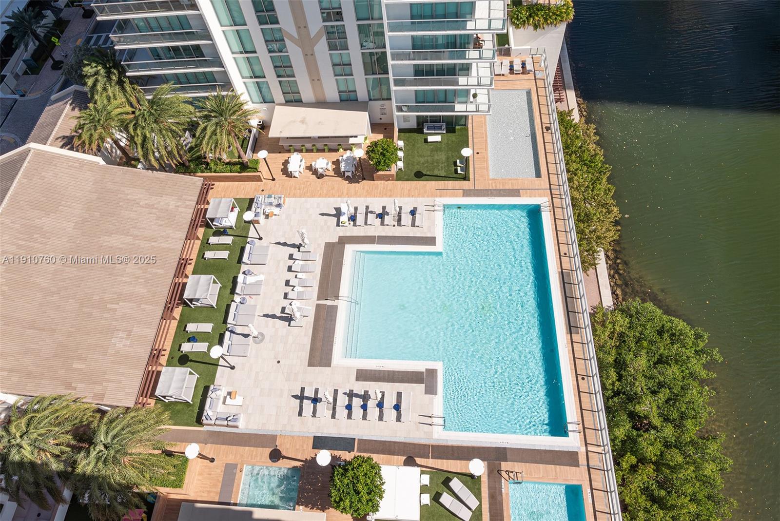 PARQUE TOWERS CONDO - Residential
