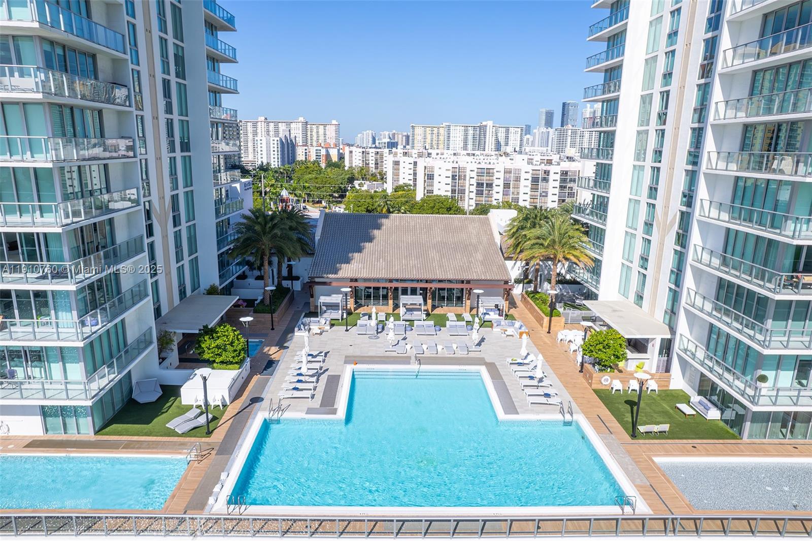 PARQUE TOWERS CONDO - Residential