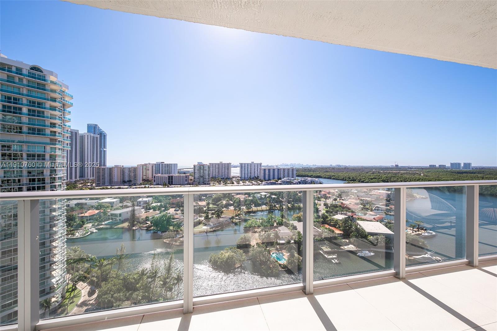 PARQUE TOWERS CONDO - Residential