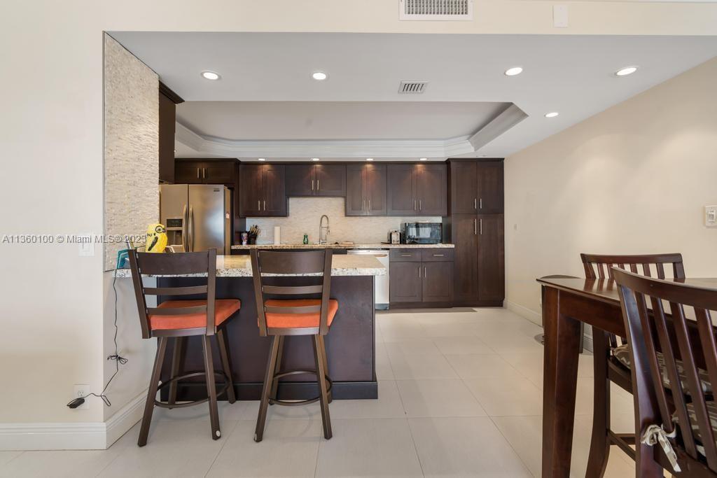 CRICKET CLUB CONDO - Residential