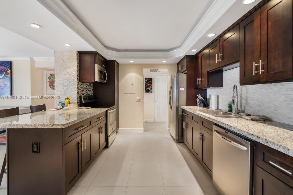 CRICKET CLUB CONDO - Residential