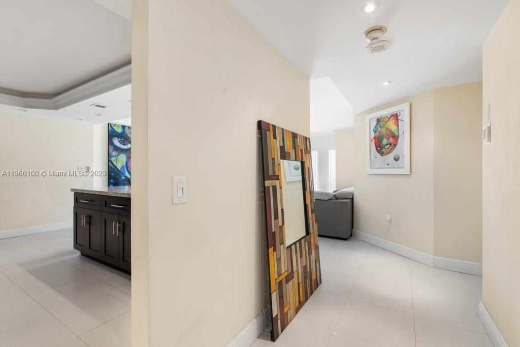CRICKET CLUB CONDO - Residential