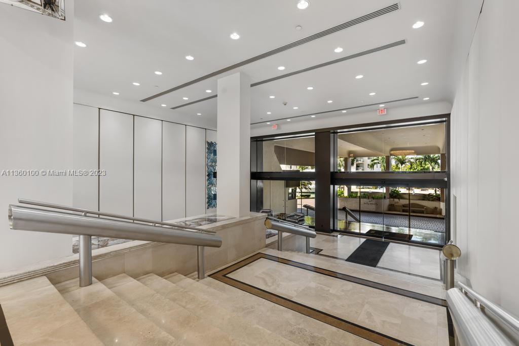 CRICKET CLUB CONDO - Residential