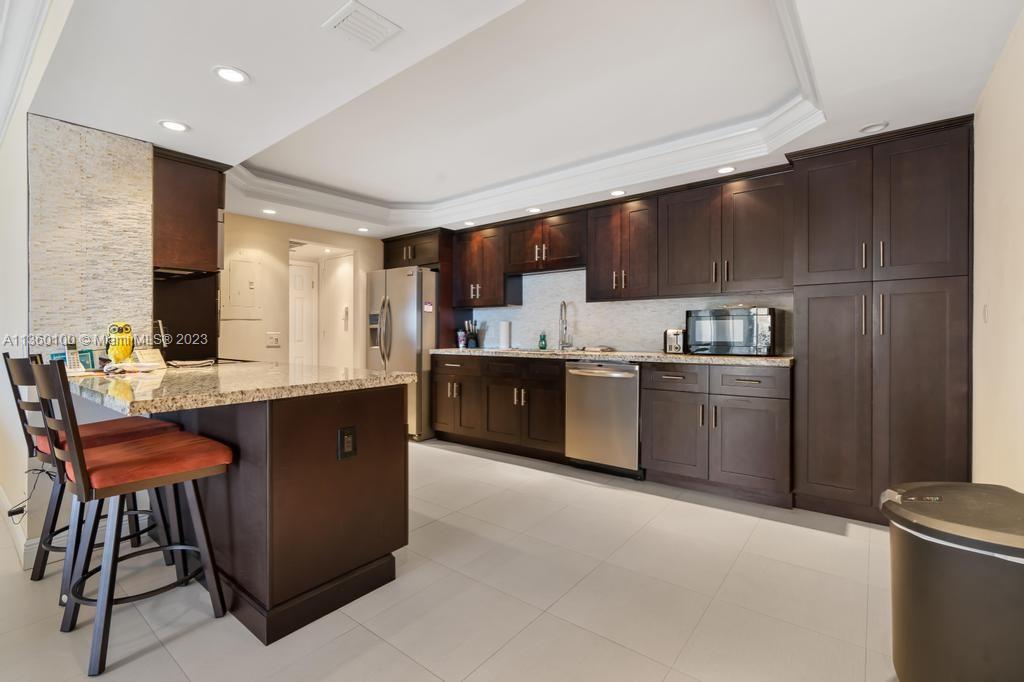 CRICKET CLUB CONDO - Residential