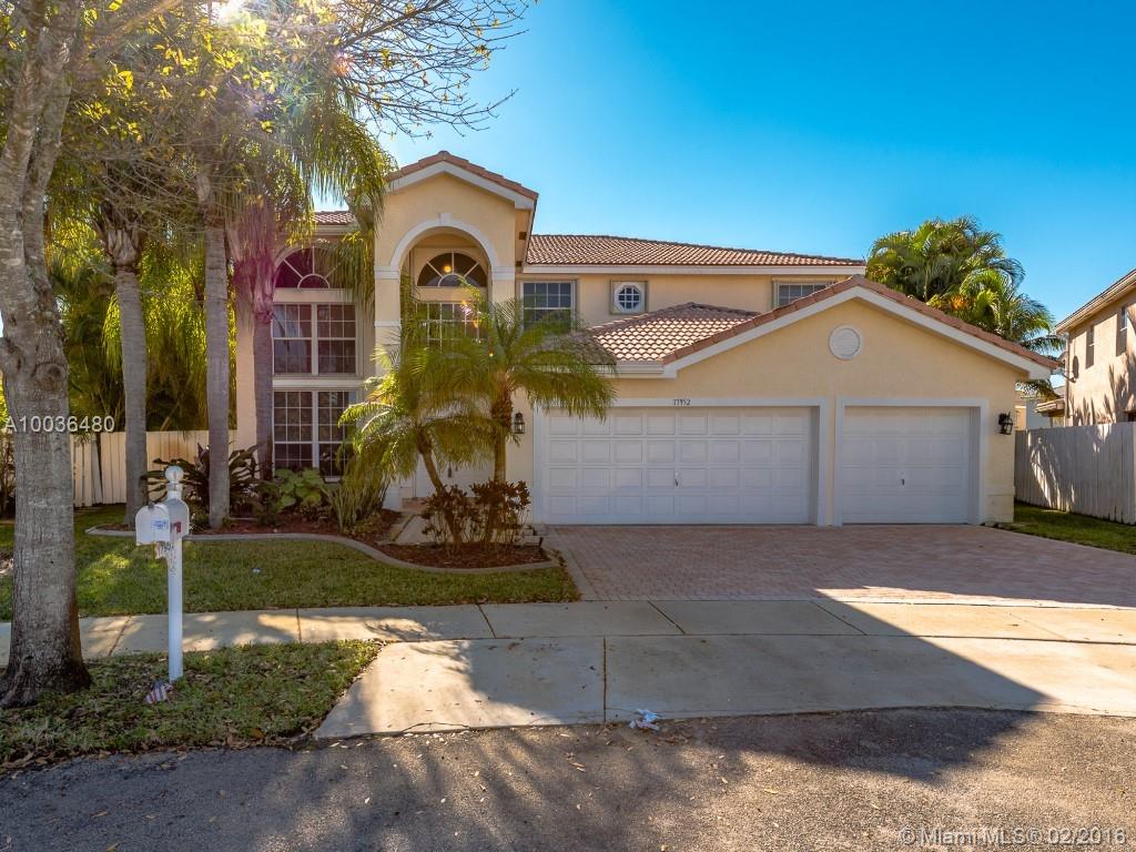 IMMACULATE SPACIOUS HOME WITH UPGRADED KITCHEN - 42" CABINETS - NEWER STAINLESS STEEL APPLICANCES - LARGE NEUTRAL CERAMIC TILE THRUOUT FIRST FLOOR - BREAKFAST AREA WITH BAY WINDOWS OVERLOOKS BEAUTIFUL POOL AND OVERSIZED FENCED YARD - LARGE FAMILY ROOM - MASTER BEDROOM ON FIRST FLOOR HAS LAMINATE FLOORS - UPDATED MASTER BATHROOM WITH ROMAN TUB -  THREE BEDROOMS WITH HUGE LOFT APPROXIMATELY 17x19 CAN BE DEN, MEDIA ROOM OR ENCLOSED FOR FIFTH BEDROOM - NEWER A/C - ACCORDION SHUTTERS - CUL DE SAC LOT