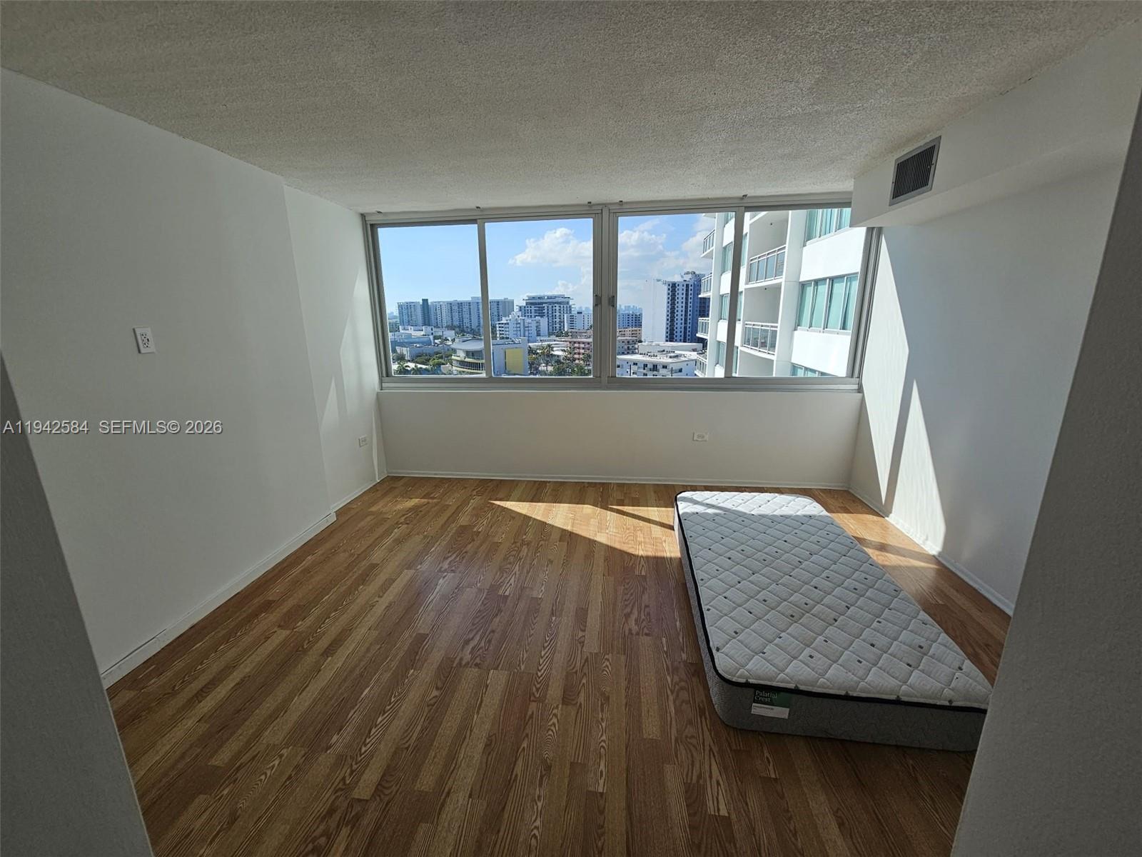 BURLEIGH HOUSE CONDO - Residential