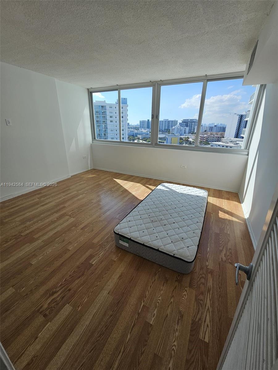 BURLEIGH HOUSE CONDO - Residential