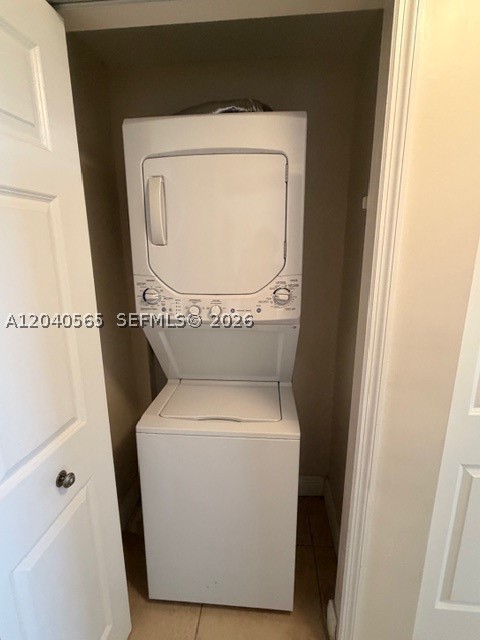 PUERTA DE PALMAS CONDO - Residential Lease