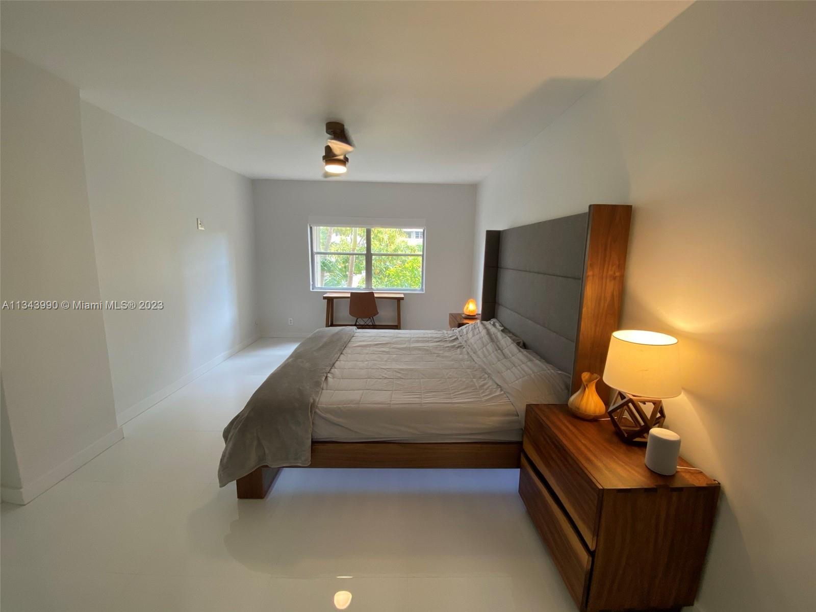 WATERS EDGE OF CORAL GABL - Residential