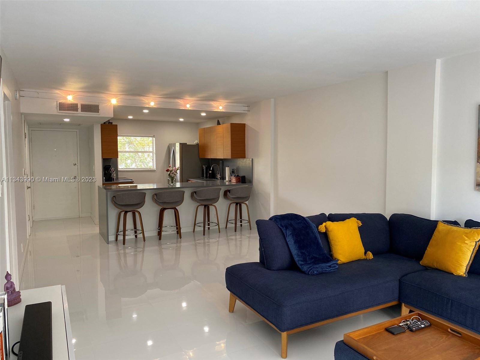 WATERS EDGE OF CORAL GABL - Residential