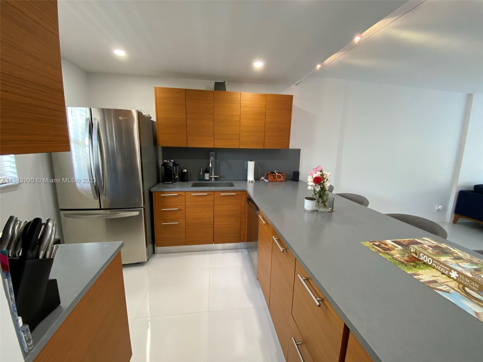 WATERS EDGE OF CORAL GABL - Residential