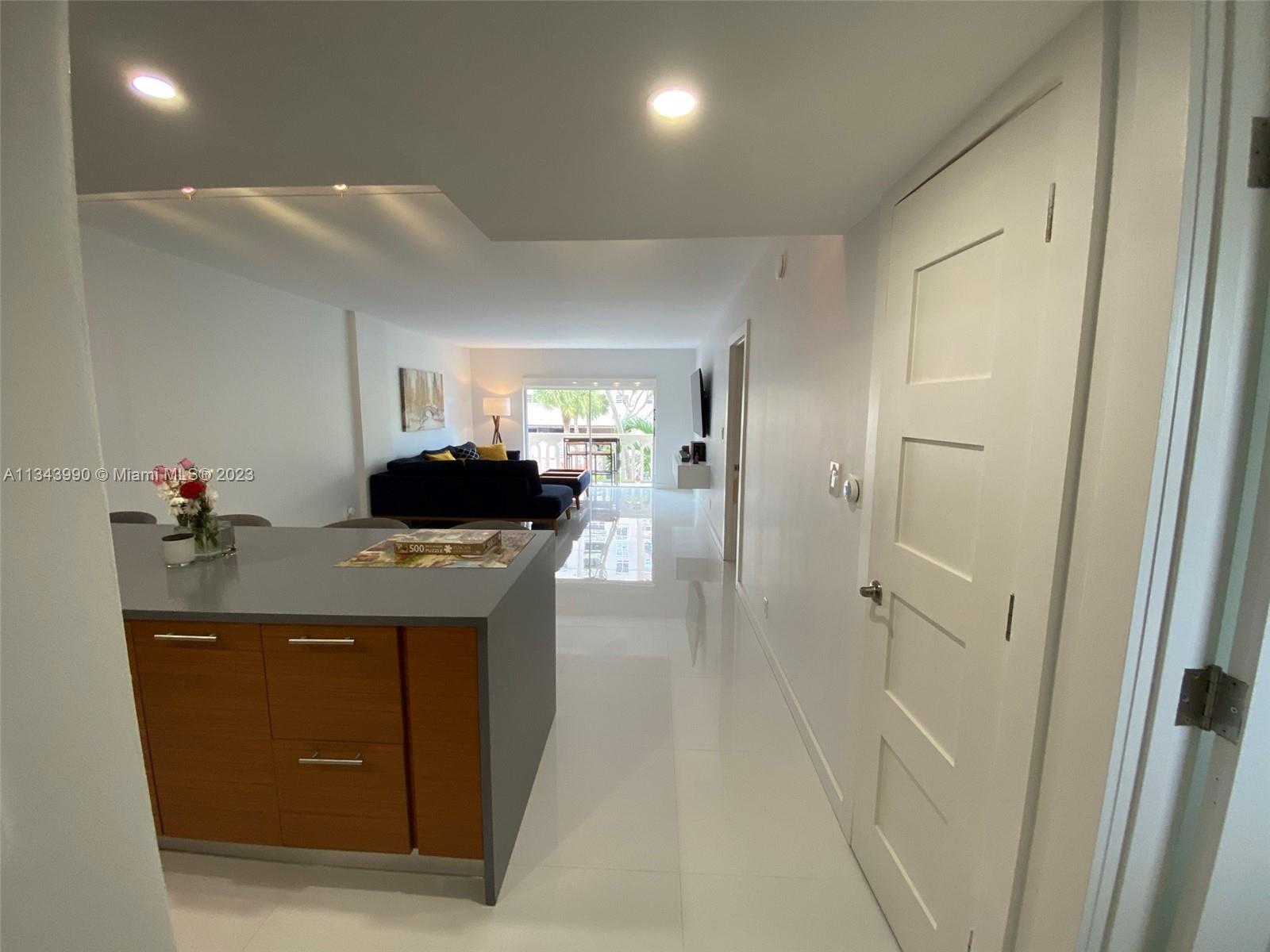 WATERS EDGE OF CORAL GABL - Residential