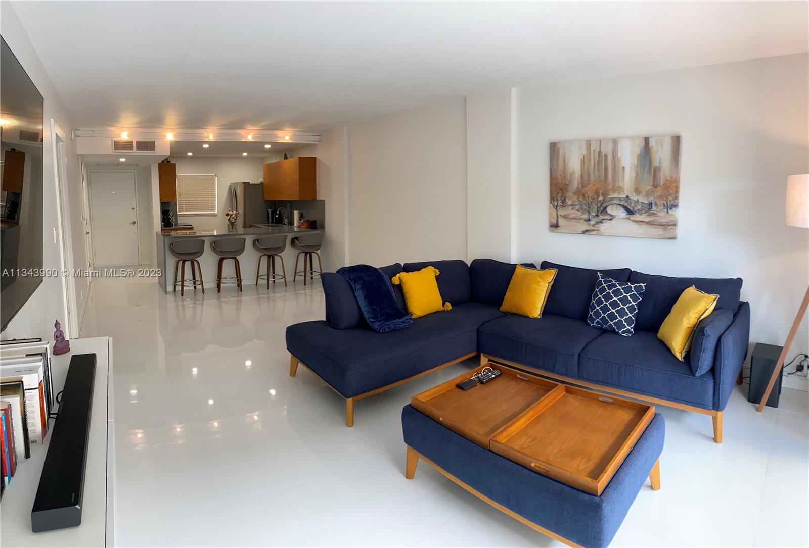 WATERS EDGE OF CORAL GABL - Residential