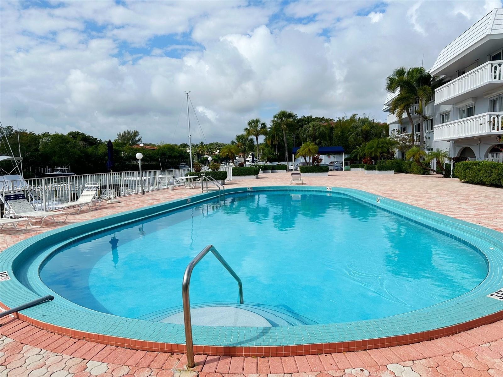 WATERS EDGE OF CORAL GABL - Residential