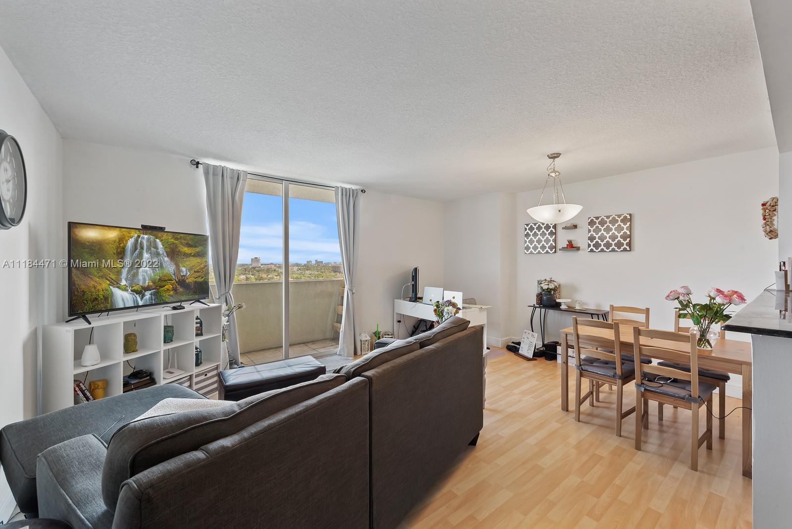 FANTASTIC 1 BED 1 BATH UNIT WITH GREAT CITY VIEWS ***1 ASSIGNED PARKING SPACE & PLENTY OF
COVERED GUEST PARKING*** MODERN CERAMIC & WOOD FLOORS AND UPDATED KITCHEN. GREAT RUN
BUILDING OFFERING GYM, POOL, CONCIERGE AND VISITOR PARKING. CLOSE TO MIRACLE MILE, RESTAURANTS,
SHOPS, AIRPORT, BRICKELL. PUBLIX AND WINN DIXIE ARE JUST AROUND THE CORNER. PERFECT LOCATION. UNIT IS TENANT OCCUPIED UNTIL MAY 31ST, 2022.