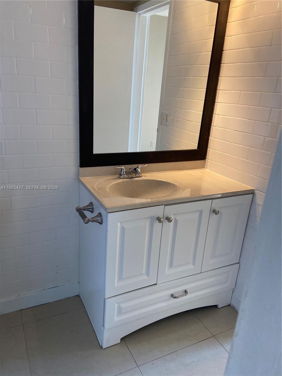 SAILBOAT CAY CONDO - Residential
