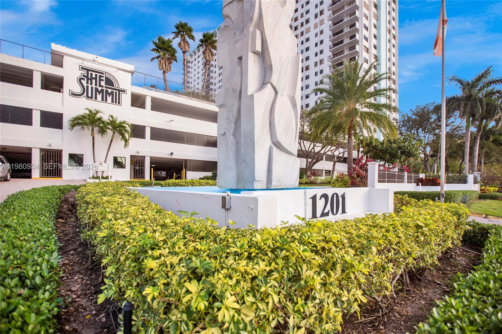 SUMMIT CONDO - Residential