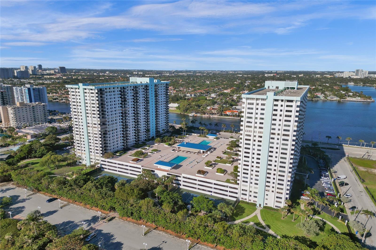 SUMMIT CONDO - Residential