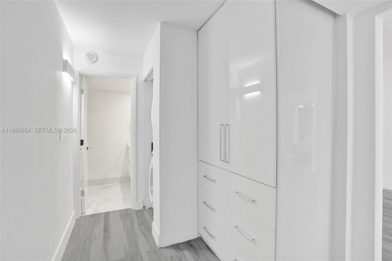 SUMMIT CONDO - Residential