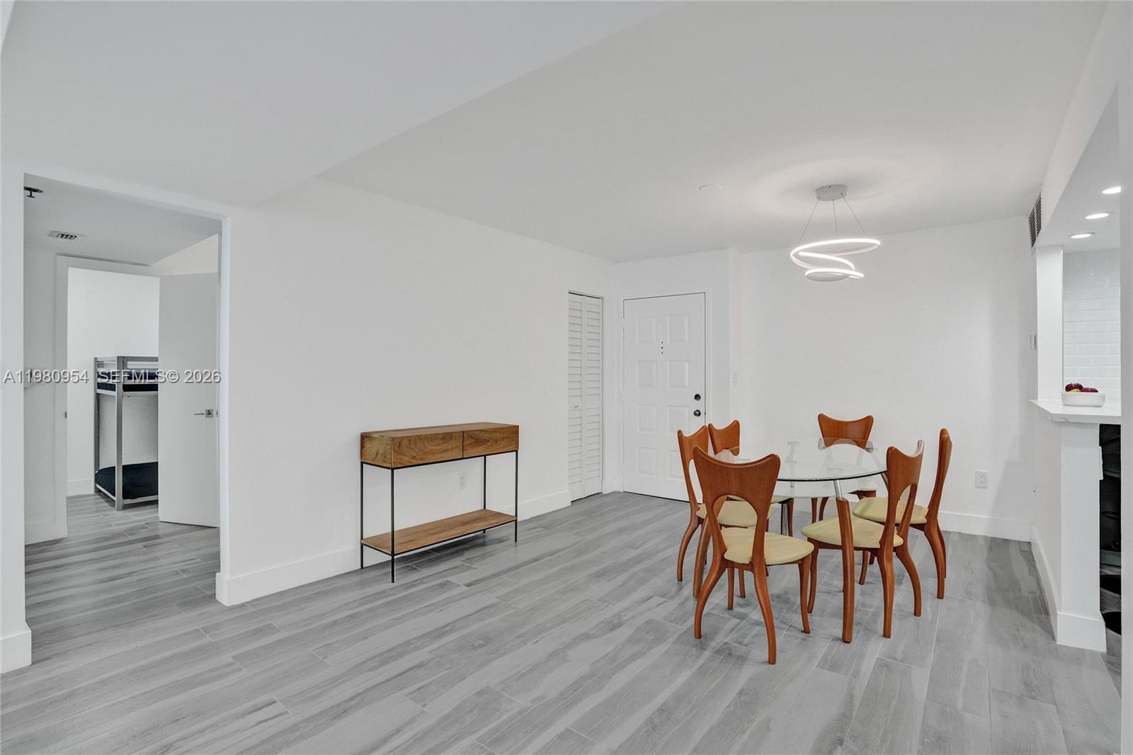 SUMMIT CONDO - Residential