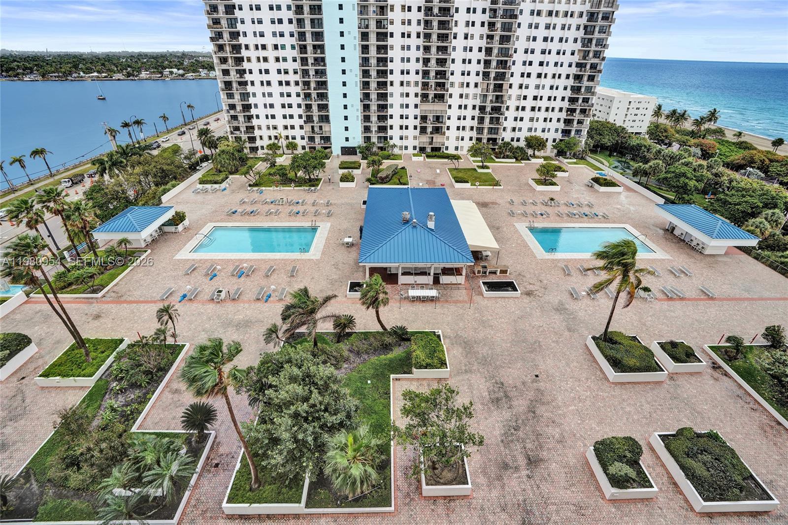 SUMMIT CONDO - Residential