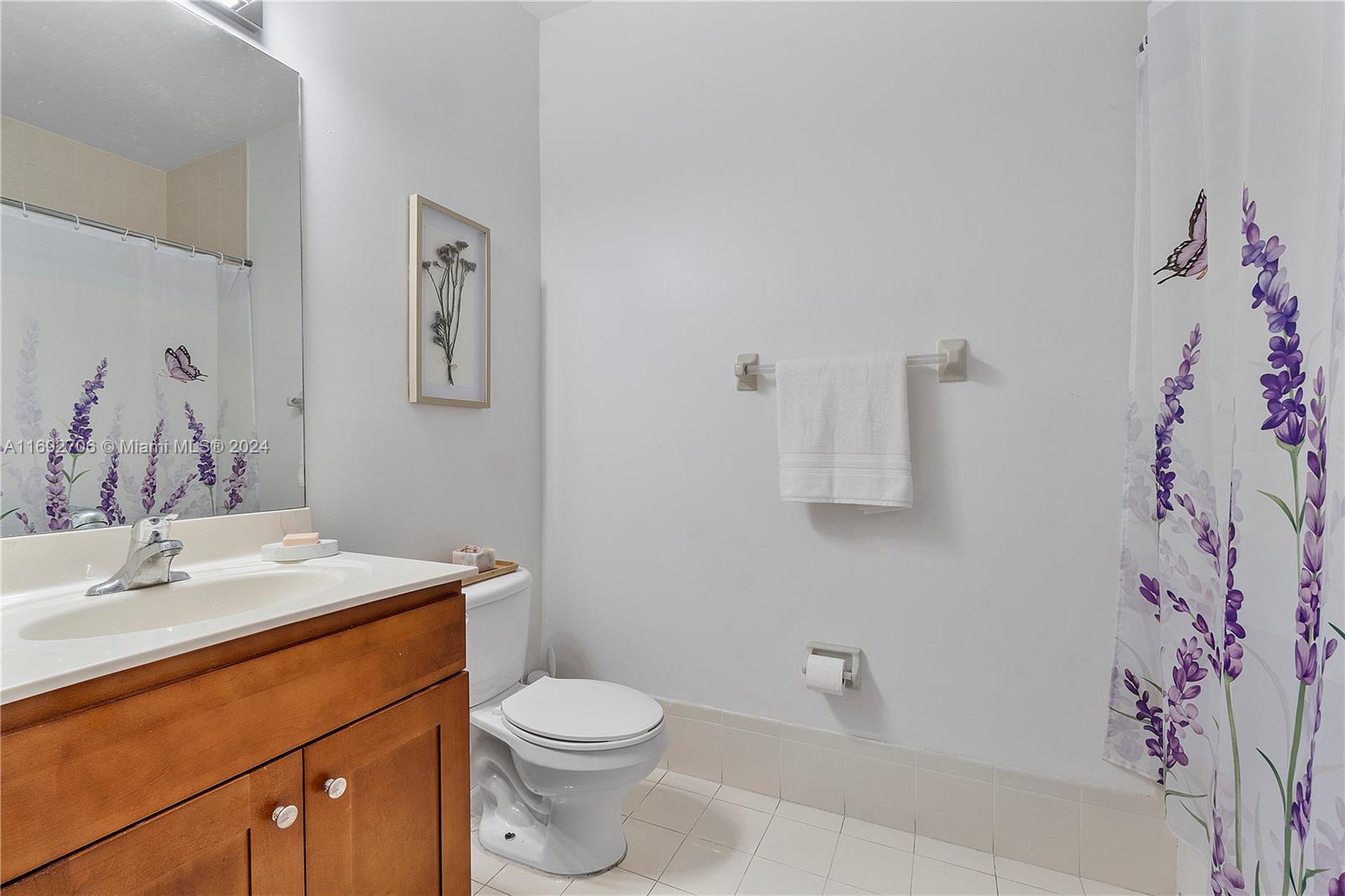 FONTAINBLEAU LAKES COURTY - Residential Lease