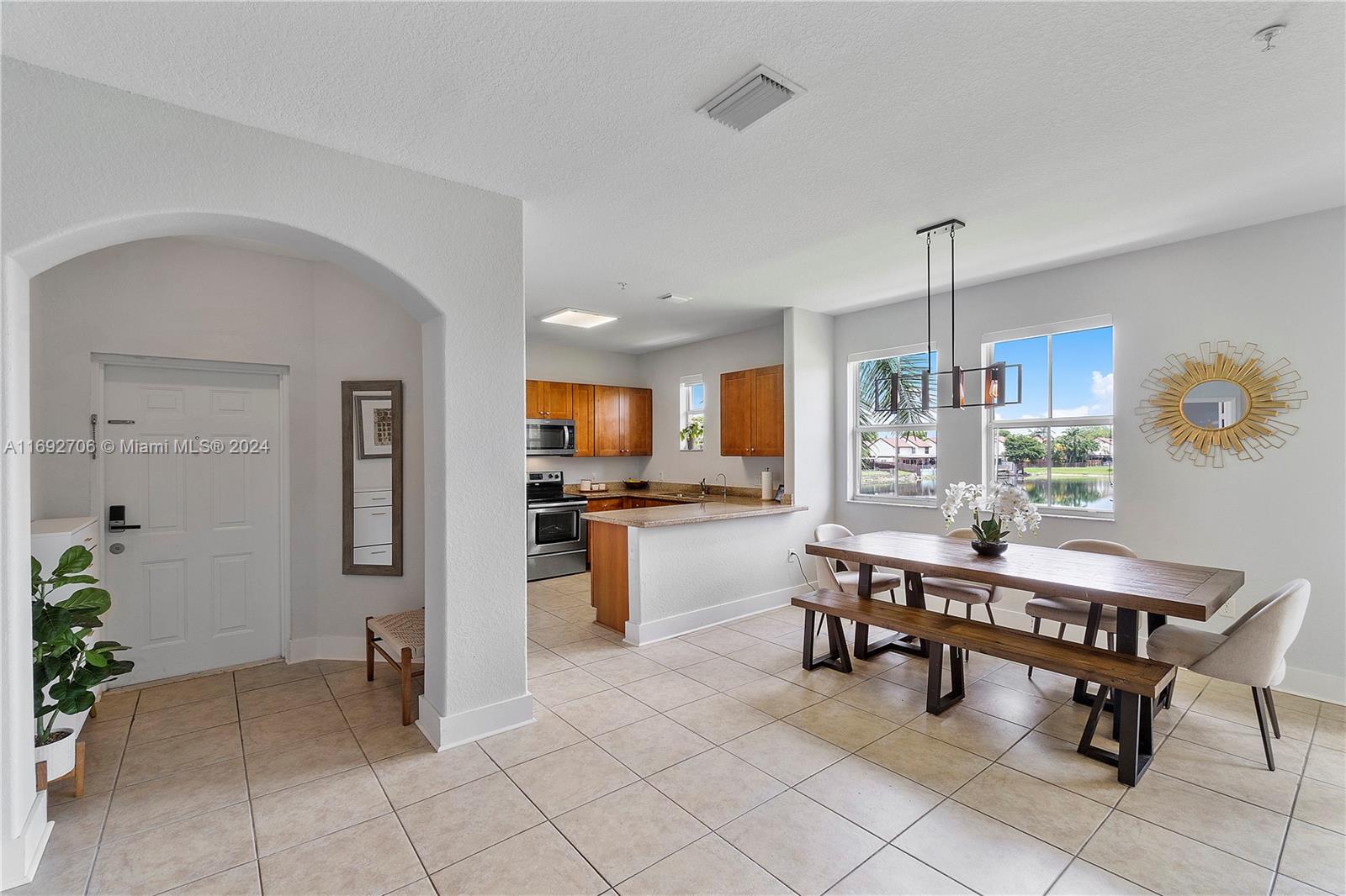 FONTAINBLEAU LAKES COURTY - Residential Lease