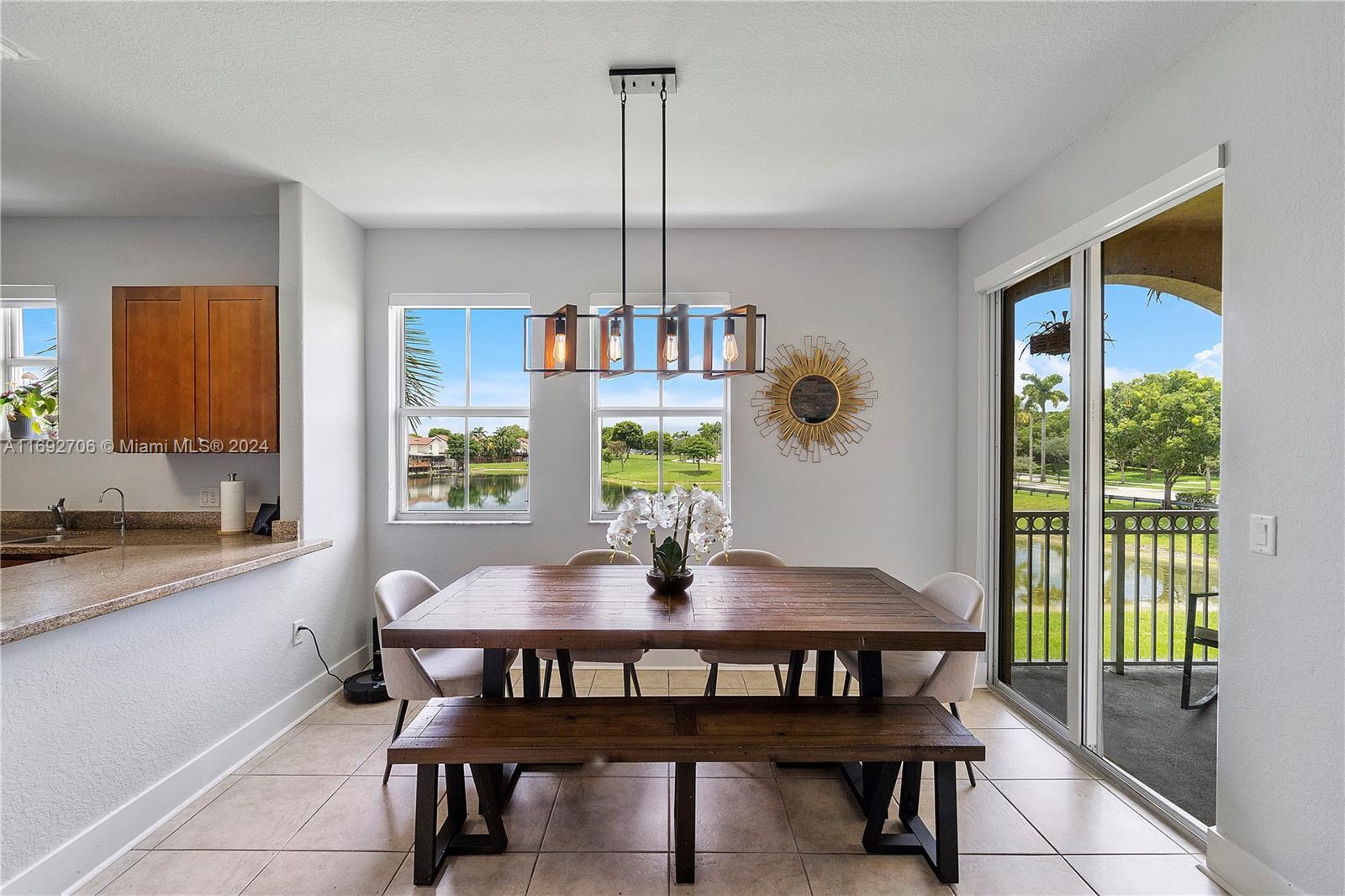 FONTAINBLEAU LAKES COURTY - Residential Lease