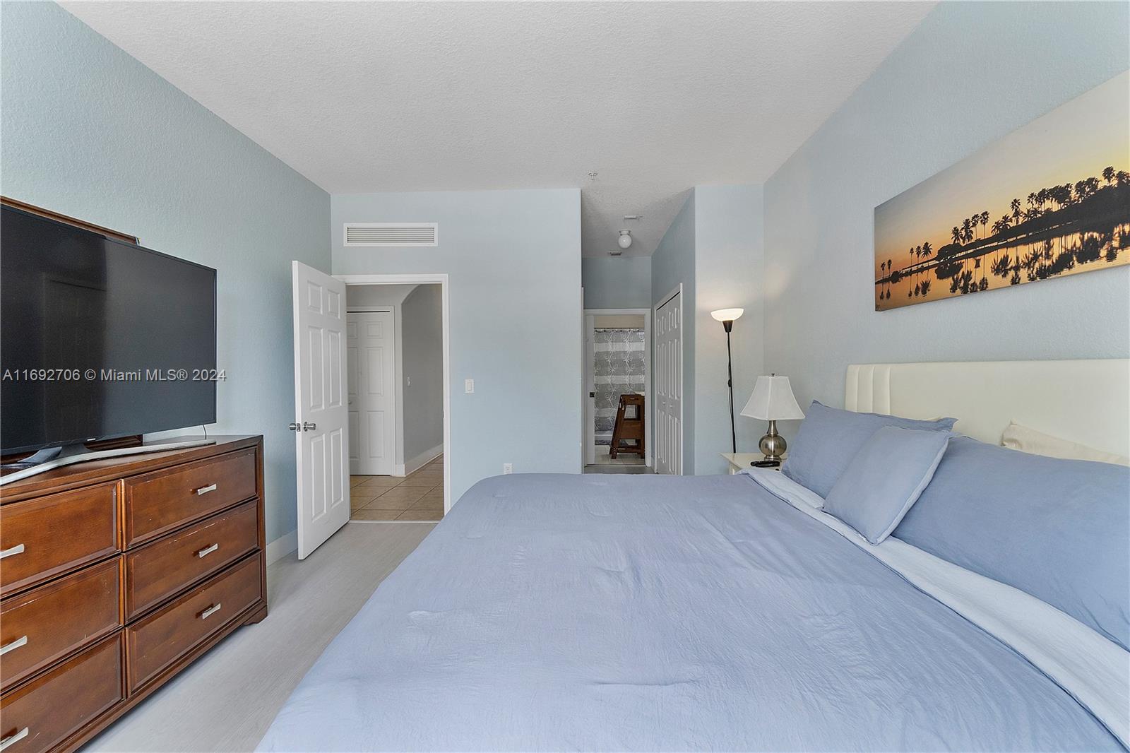 FONTAINBLEAU LAKES COURTY - Residential Lease