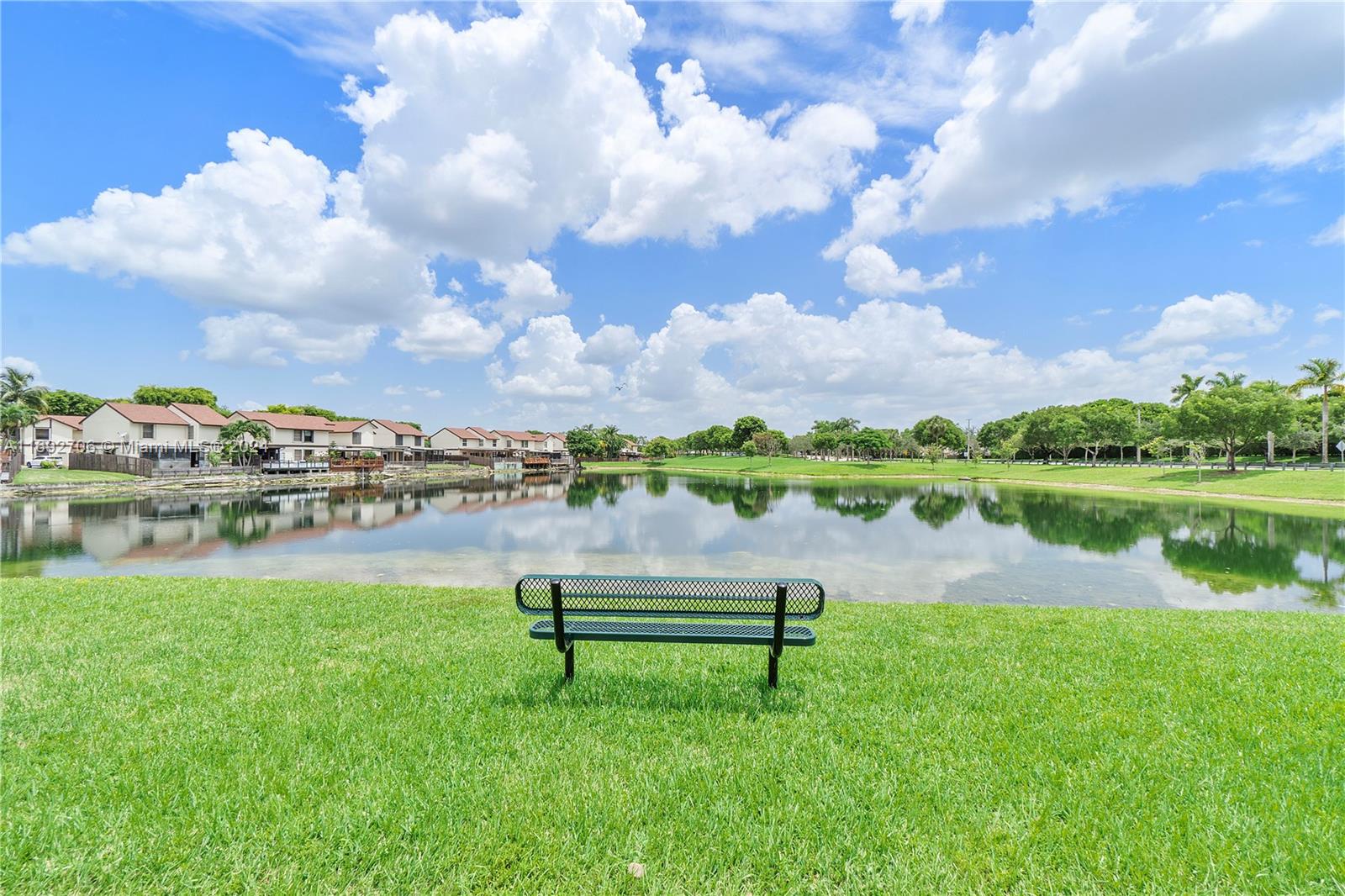 FONTAINBLEAU LAKES COURTY - Residential Lease