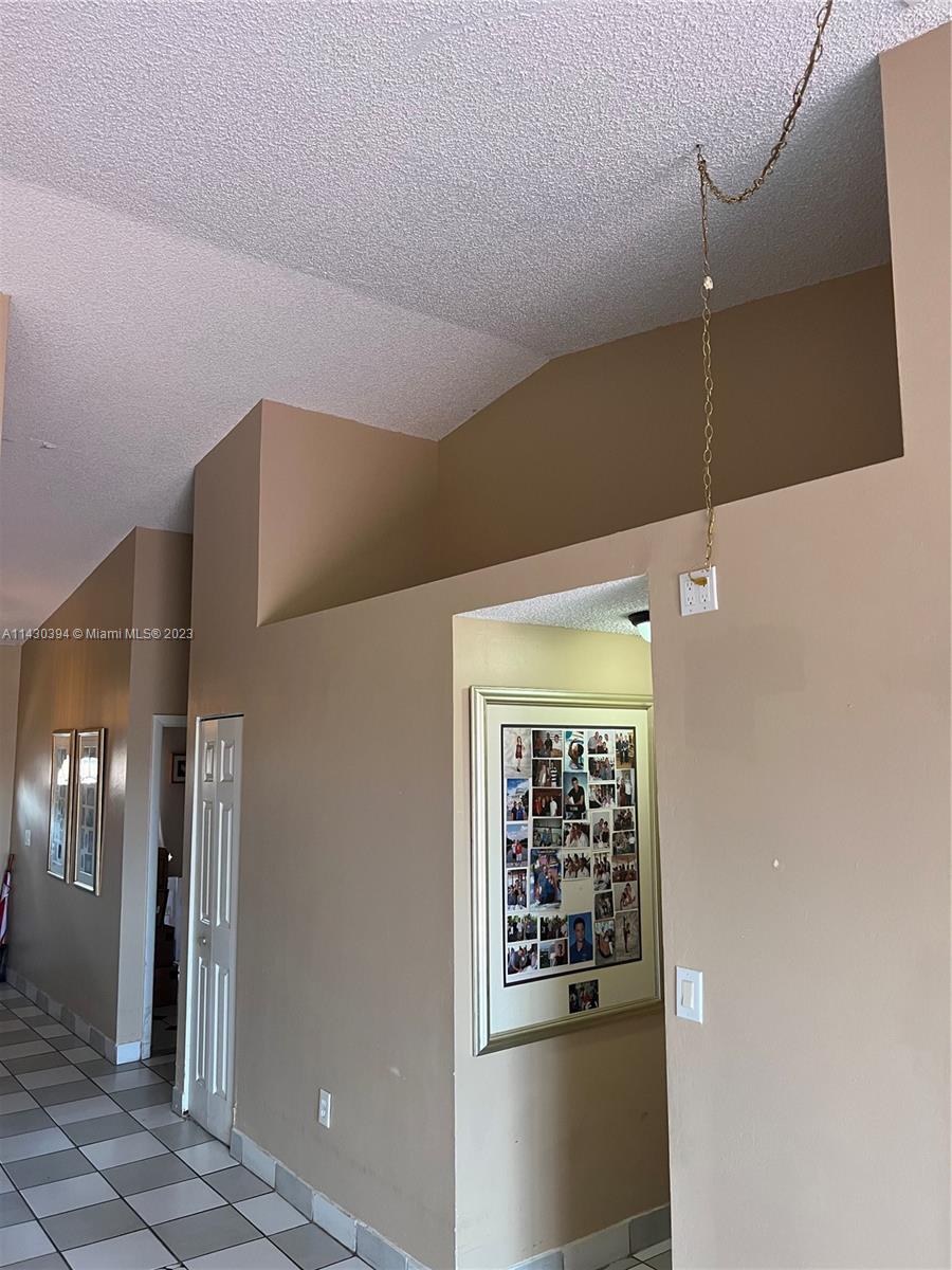 COUNTRY LAKE MANORS TOWNH - Residential