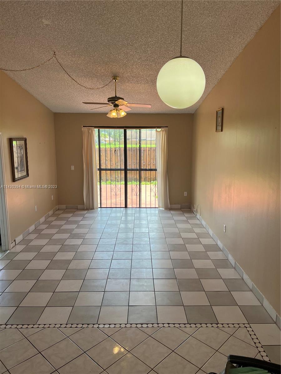 COUNTRY LAKE MANORS TOWNH - Residential