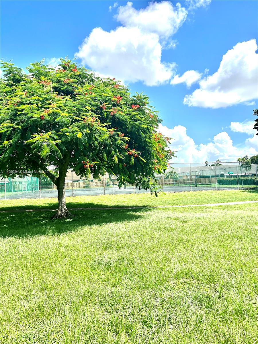 COUNTRY LAKE MANORS TOWNH - Residential