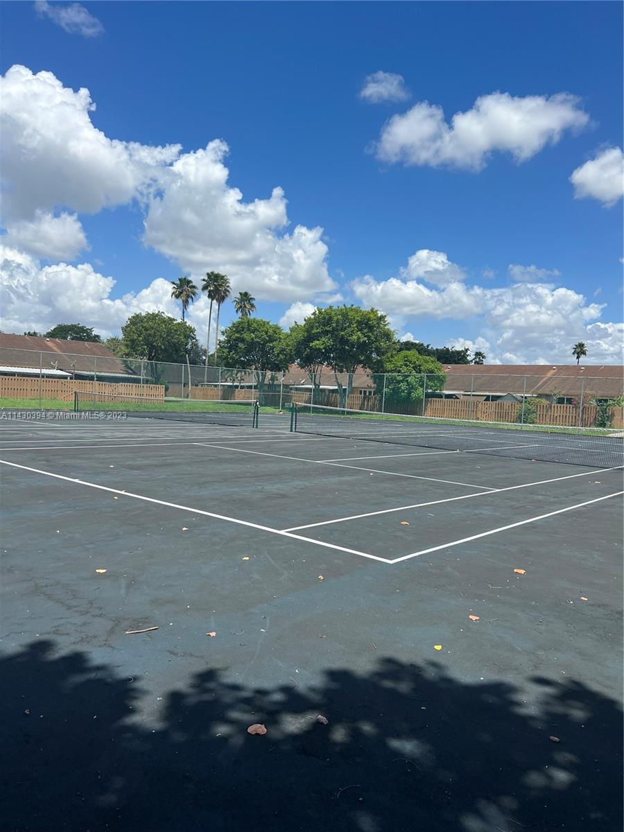 COUNTRY LAKE MANORS TOWNH - Residential