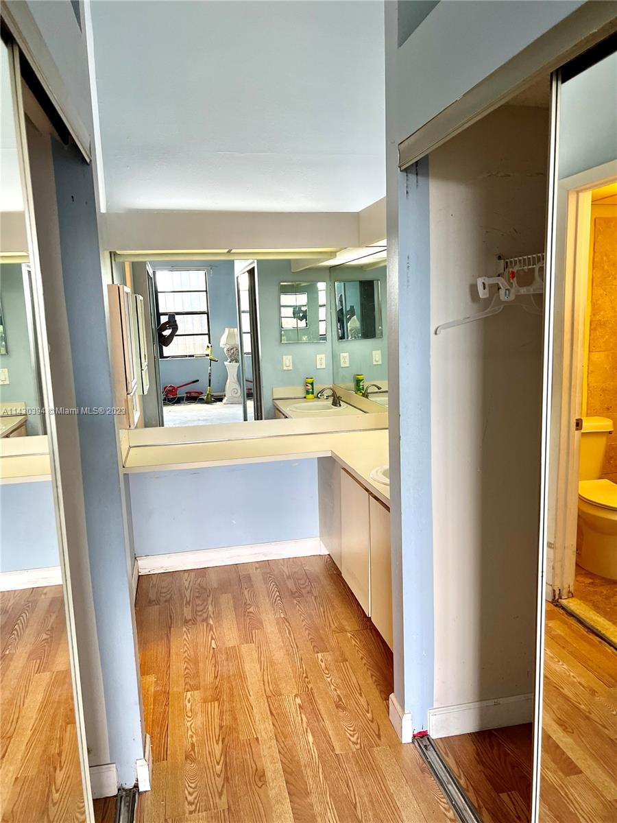 COUNTRY LAKE MANORS TOWNH - Residential