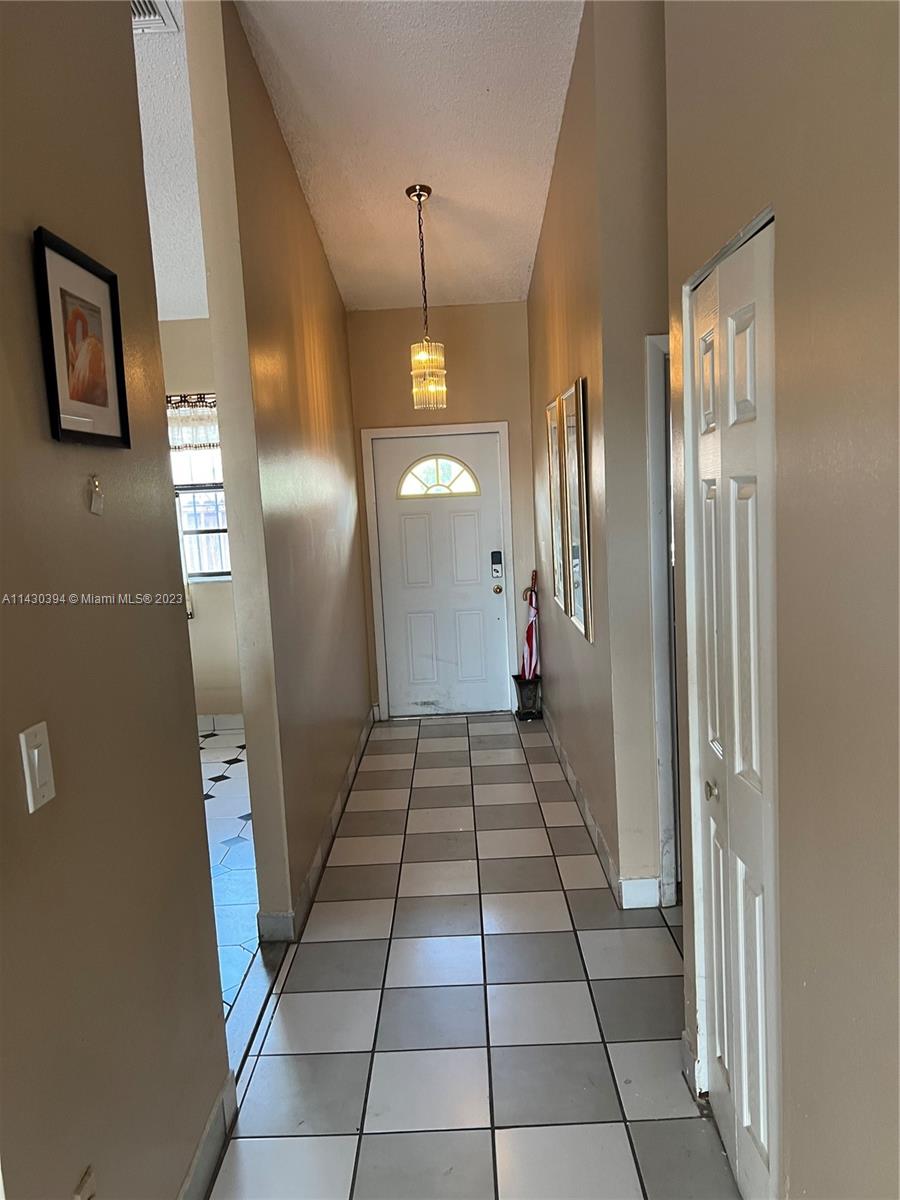 COUNTRY LAKE MANORS TOWNH - Residential