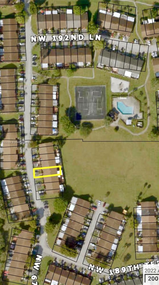 COUNTRY LAKE MANORS TOWNH - Residential