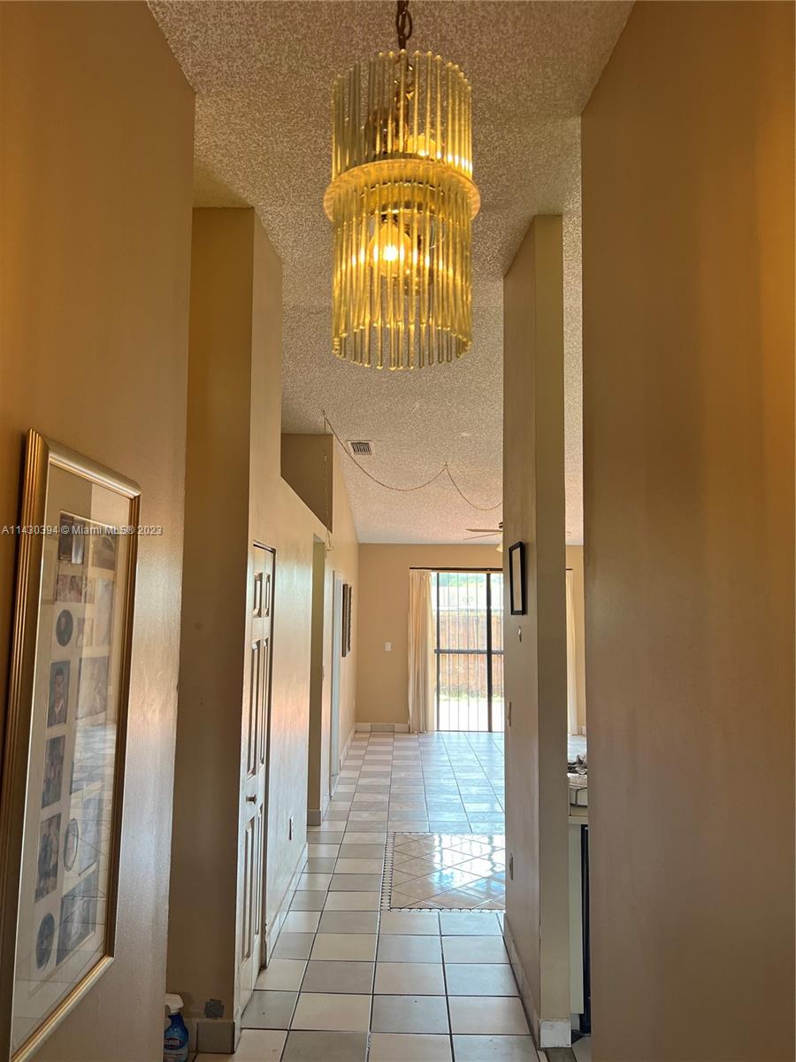 COUNTRY LAKE MANORS TOWNH - Residential