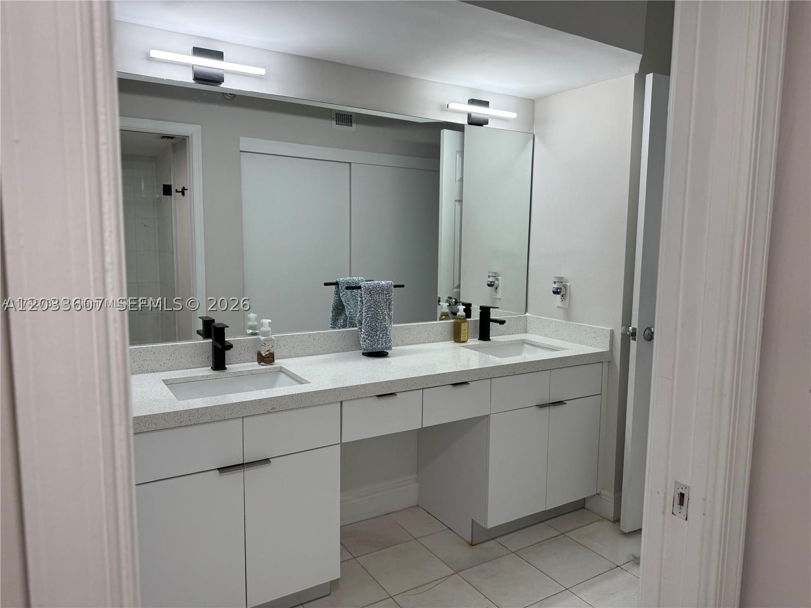 MYSTIC POINTE TOWER 500 - Residential