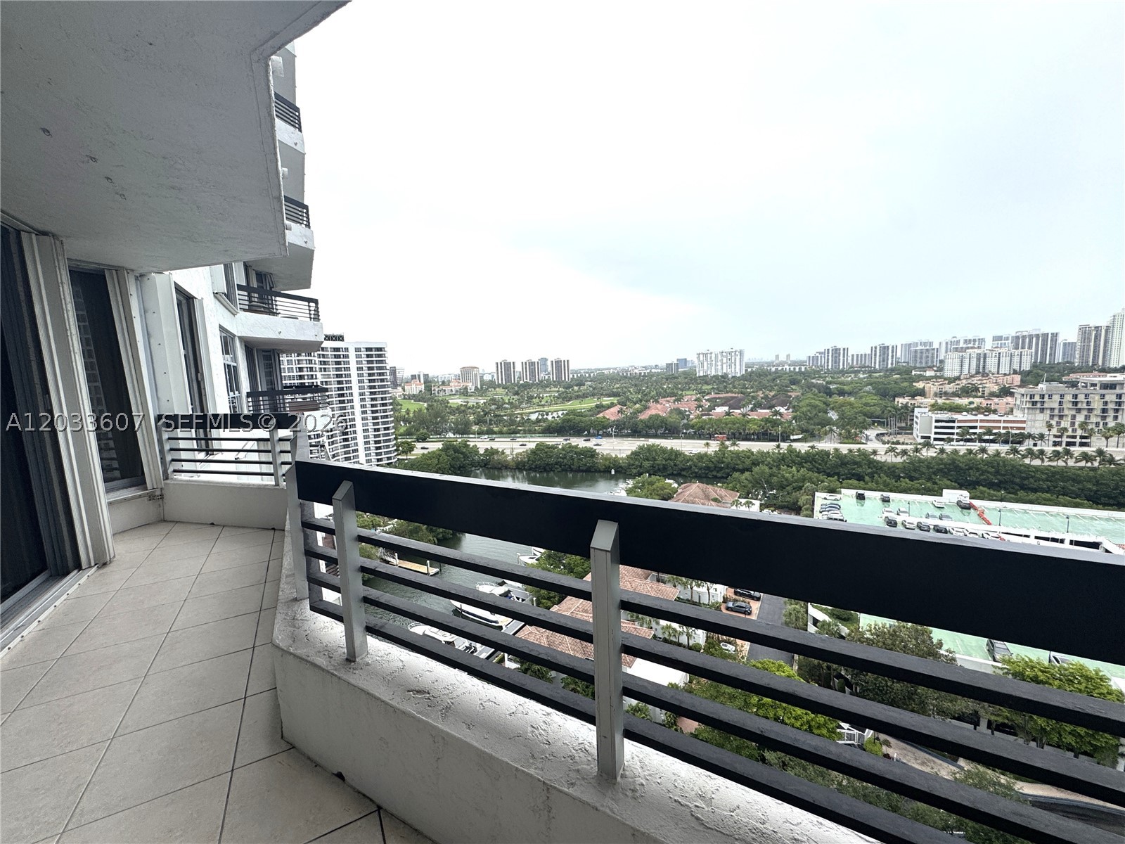 MYSTIC POINTE TOWER 500 - Residential