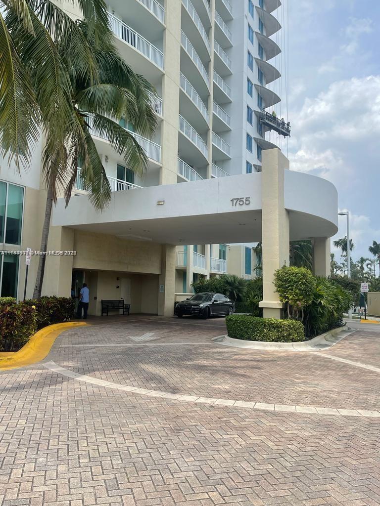 DUO CONDOMINIUM EAST - Residential