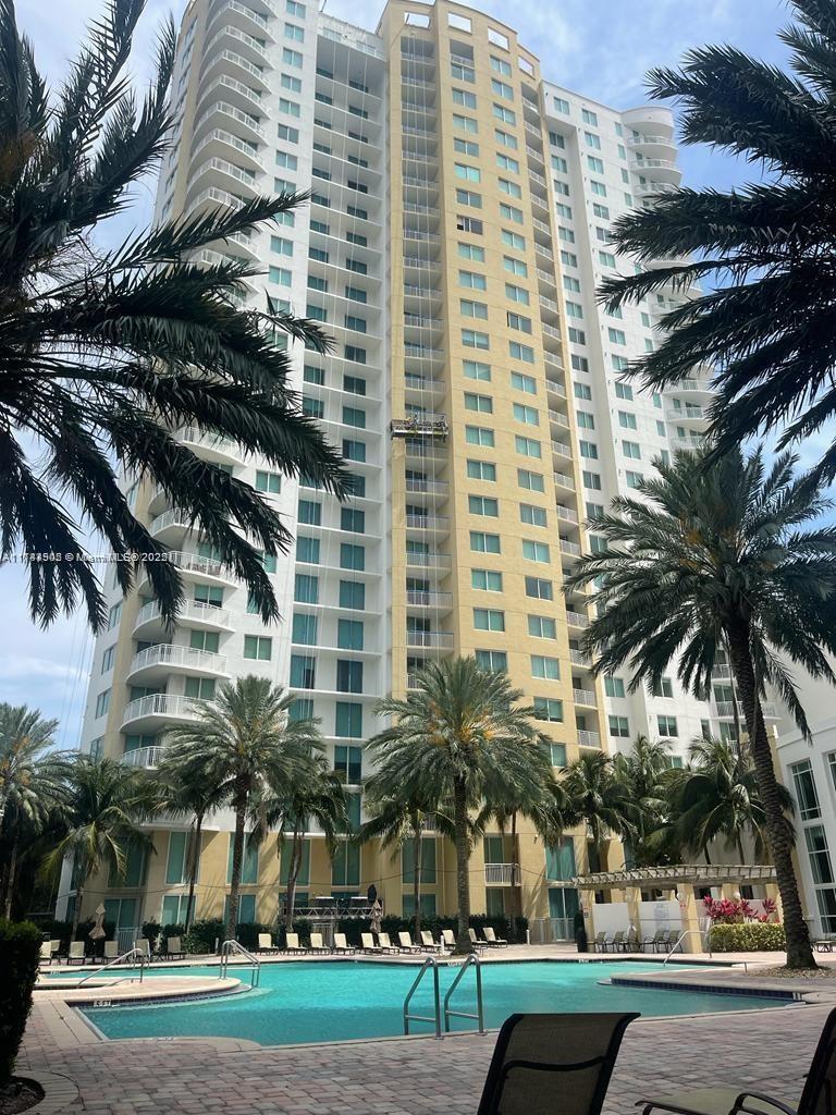 DUO CONDOMINIUM EAST - Residential