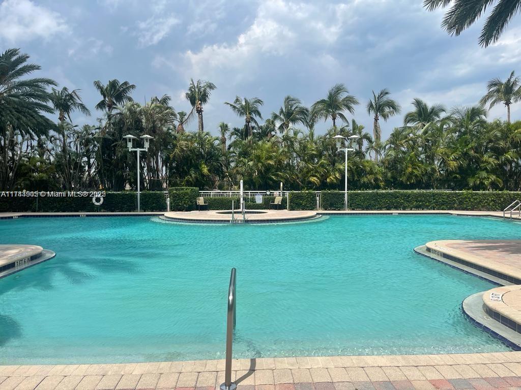DUO CONDOMINIUM EAST - Residential